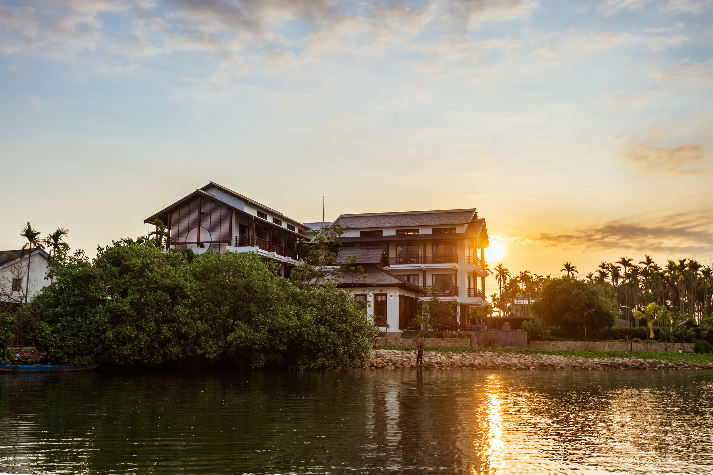 Nghê Prana seen from the Thu Bồn River at sunset, Hội An